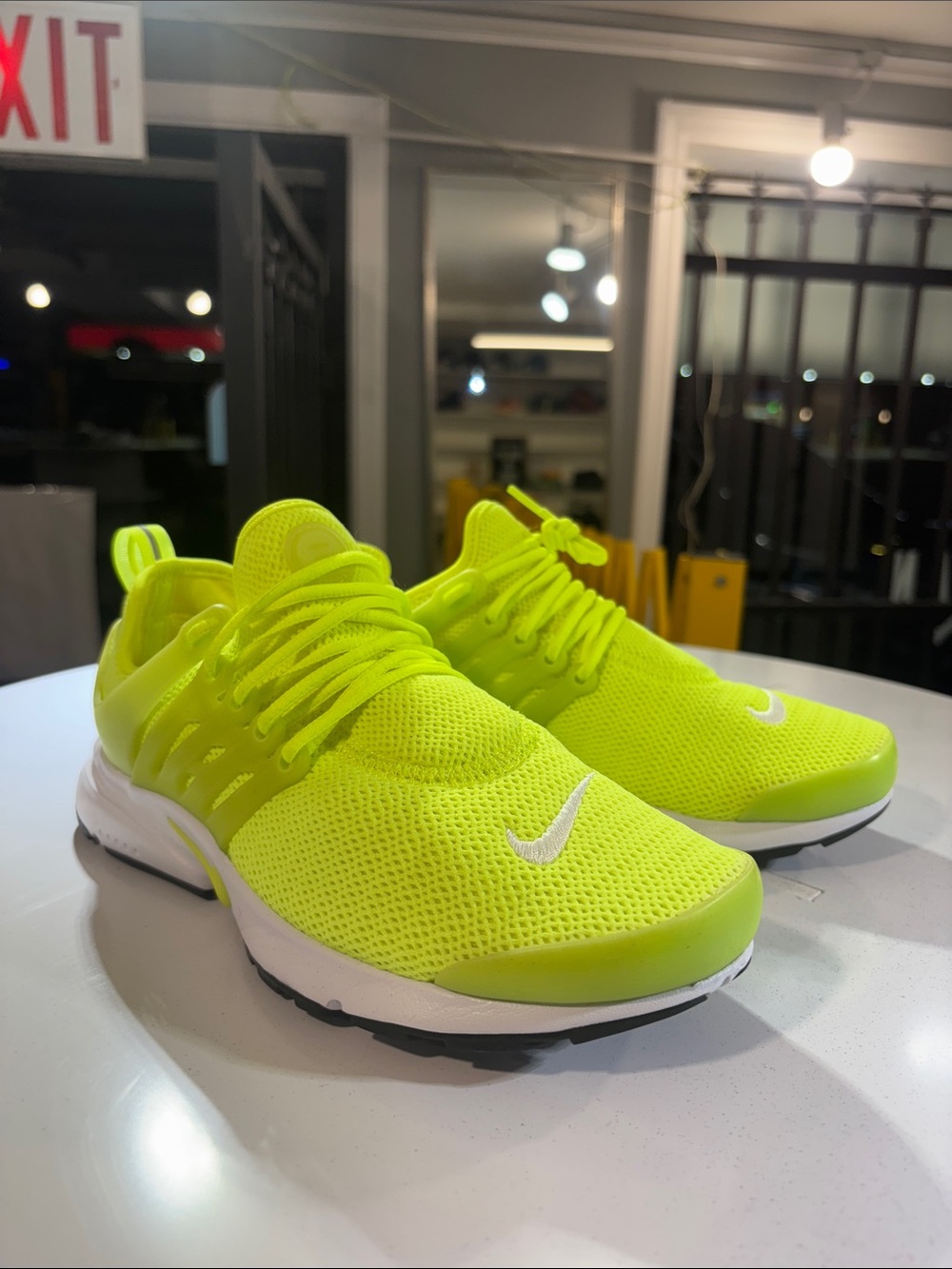 Nike Air Presto VOLT Size 8 Womens